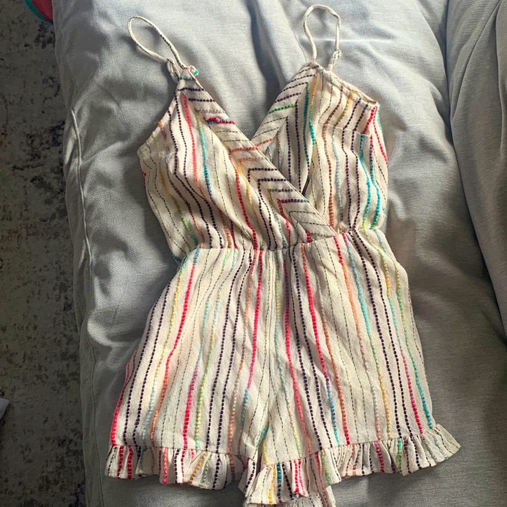 Beautiful tie back romper. Great for fall!